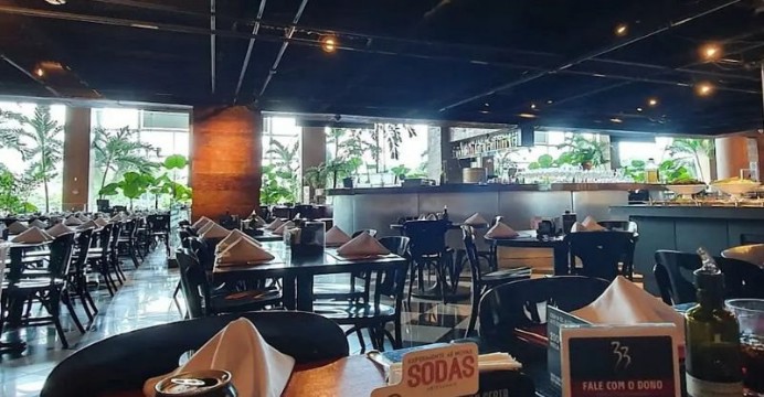 Sócio de restaurante de luxo suspeito de assediar adolescentes vira alvo da polícia