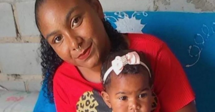 Criança de um ano morre após ser baleada no colo da mãe em Ilhéus