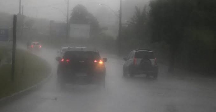 Feriado da Semana Santa deve ser de céu nublado e chuvas fracas em Salvador