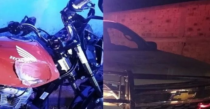 Casal tenta manobras arriscadas e bate moto em viatura da PM