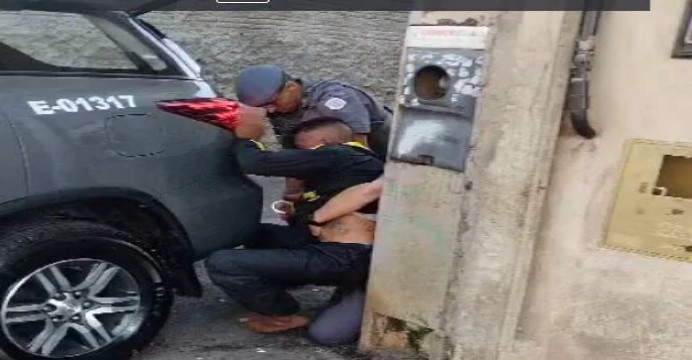 VÍDEO: policial é atingido por tijolada e suspeito é morto durante ação contra o tráfico de drogas