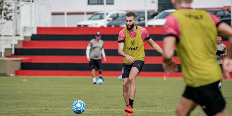 Com novidades no time titular, Vitória enfrenta o Vila Nova fora de casa