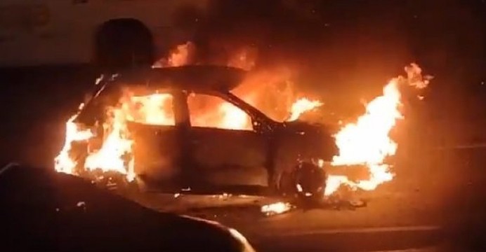 VÍDEO: Carro explode na Avenida Suburbana e morador registra o momento