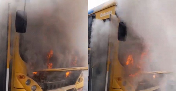 Ônibus pega fogo após problema mecânico na Avenida Suburbana