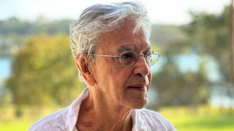 Caetano Veloso tem redes sociais ‘roubadas’ por golpistas e equipe do cantor alerta: “denunciem”