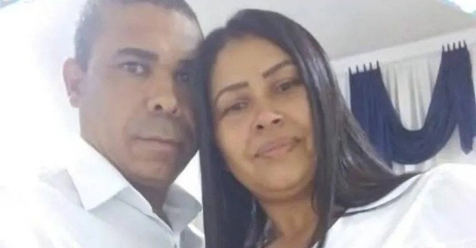 Mulher é esfaqueada e morta em Ilhéus, e suspeito deixa mensagens na parede