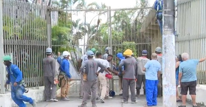 Operário fica ferido após cair de andaime em obra no bairro de Brotas em Salvador