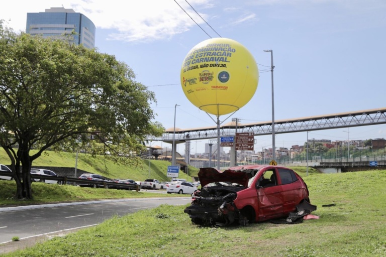 Campanha da Transalvador alerta sobre risco de beber e dirigir no Carnaval