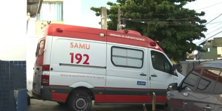 Ambulância do SAMU é roubada durante atendimento em Salvador