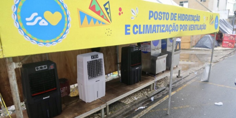 Climatizadores e pontos de hidratação são elogiados por foliões no Carnaval