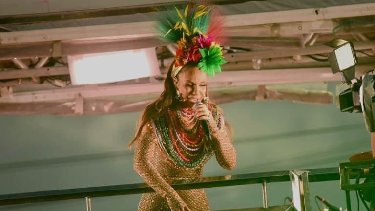 VÍDEO: Ivete chora, conta perrengues que passou no Carnaval e fala em não cantar mais na folia