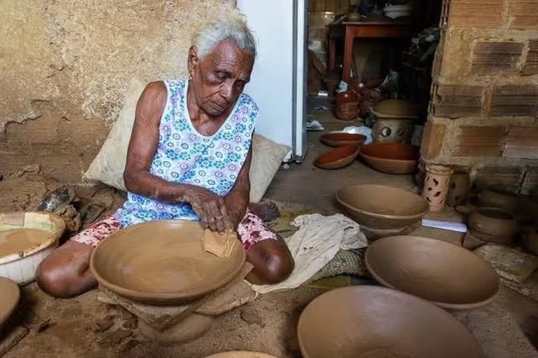 Morre aos 104 anos a ceramista e sambadeira Dona Cadu