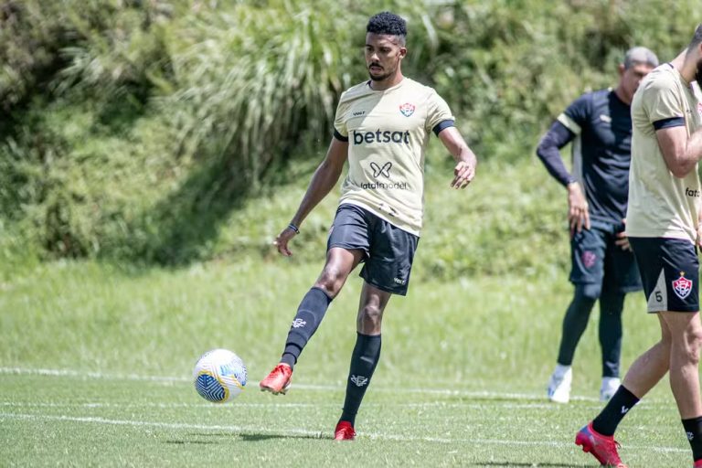 Willian Oliveira inicia transição física em penúltimo treino do Vitória antes de encarar o Botafogo