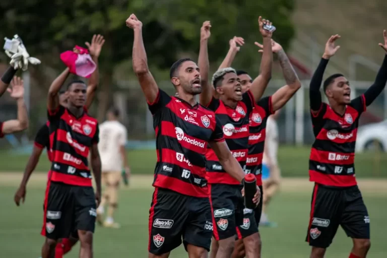 Vitória encara sequência contra rivais na luta contra o Z-4 do Brasileirão