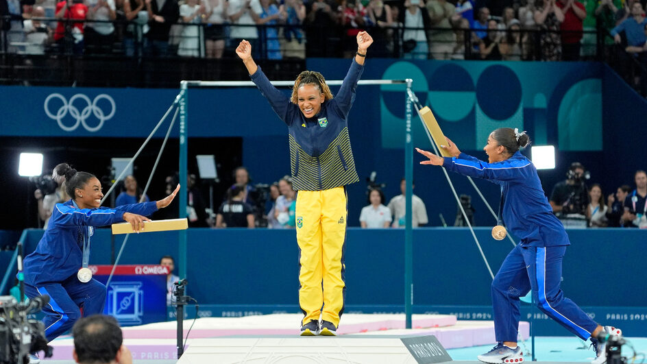 Estrela mais brilhante do Olimpo brasileiro, Rebeca Andrade é ouro no solo em Paris