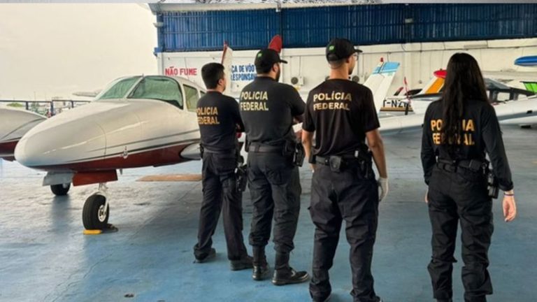 PF encontra dinheiro dentro de caixa de papelão em avião fretado