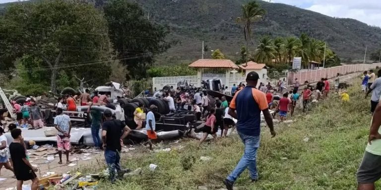 Acidente grave na BR-116 deixa dois mortos e três feridos