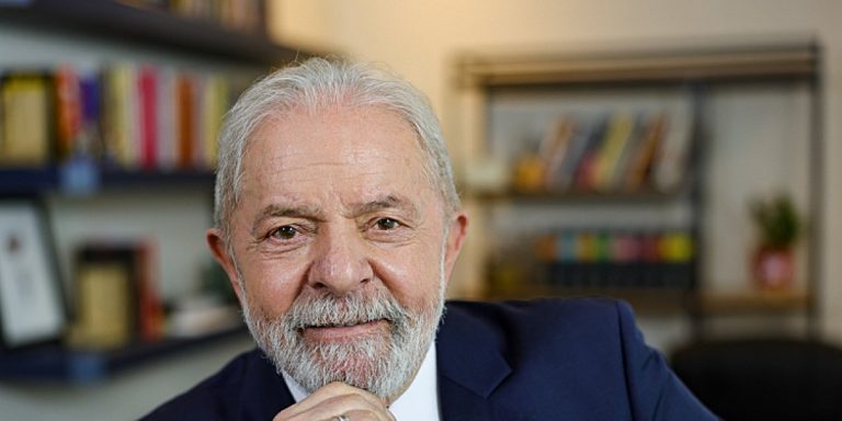 Lula é operado após sentir fortes dores na cabeça